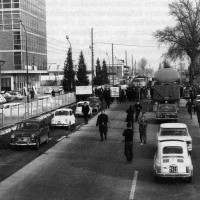 Gli operai della Salamini bloccano la via Emilia. Parma, marzo 1969. Archivio storico comunale di Parma.