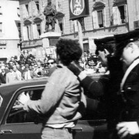 I carabinieri sgomberano un sit-in degli studenti universitari. Parma, 24 aprile 1968. Archivio storico comunale di Parma.