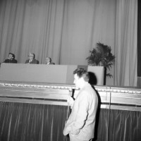 Dibattito sulla Resistenza presso il Teatro comunale, 22 aprile 1969, Archivio Botti e Pincelli, Fondazione fotografia - Fondazione Modena Arti Visive