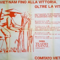 Manifesto per iniziative di solidarietà col popolo vietnamita tenute al “teatro ex-Enal”. Parma, 1973. Archivio Centro studi movimenti.